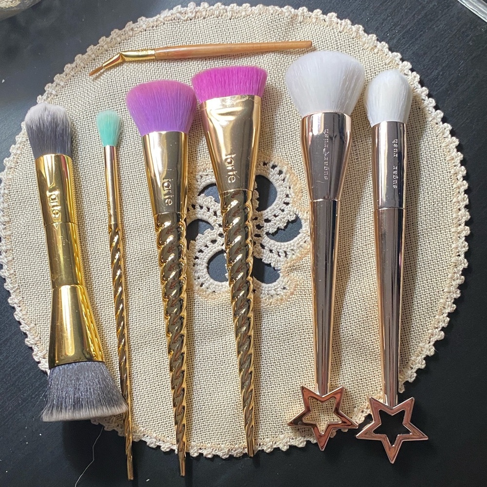 Tarte & Twisted Handle Sugar & Rush & foundation brush & blending brush. Make-up